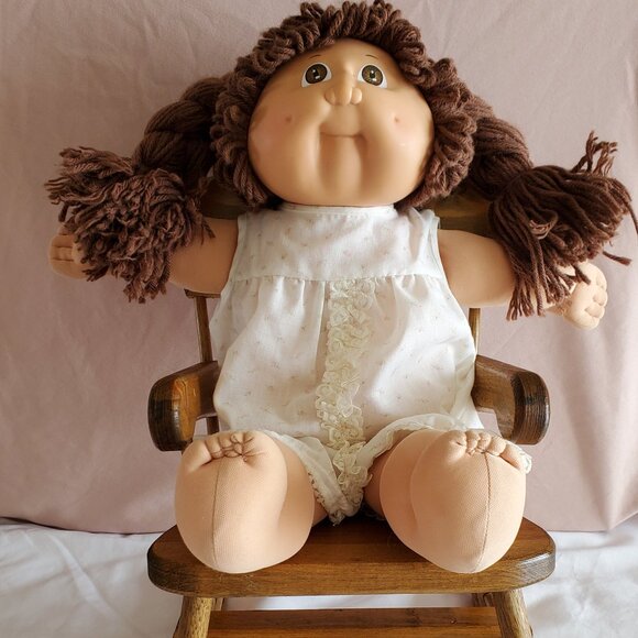 Vintage 1985 Cabbage Patch Kid Brown Hair Brown Eyed Girl.  GUC - Picture 1 of 8
